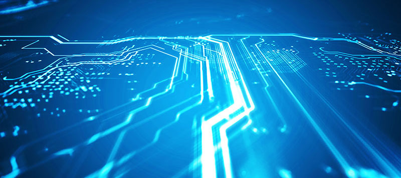 新能源高壓線(xiàn)束是指用于傳輸高壓電力和信號(hào)的電線(xiàn)束，通常用于電動(dòng)汽車(chē)、混合動(dòng)力汽車(chē)和其他新能源設(shè)備中。與傳統(tǒng)汽車(chē)相比，新能源車(chē)輛使用更高電壓的電力系統(tǒng)，因此需要使用高壓線(xiàn)束來(lái)傳輸電能。